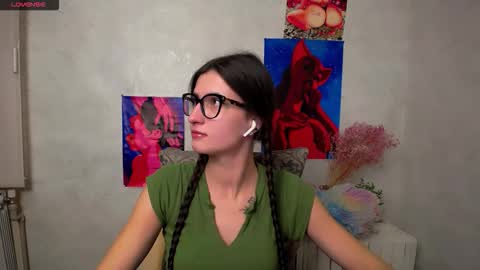 Snapshot of lauradre_ chatting on October 22, 7:52 am Laura online show from October 22, 7:52 am