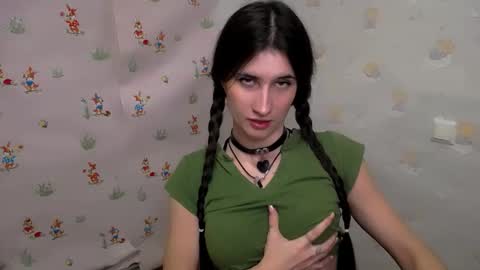 Snapshot of lauradre_ chatting on November 22, 10:03 am Laura online show from November 22, 10:03 am