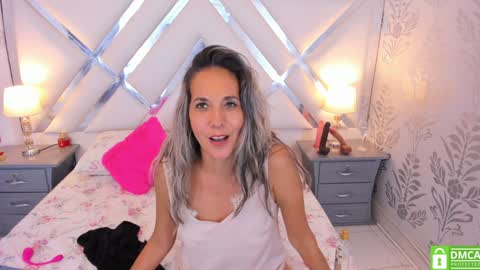 Laura online show from December 3, 4:39 pm