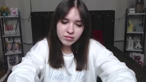 Snapshot of laurahlot chatting on February 9, 3:32 am LauraHlot online show from February 9, 3:32 am