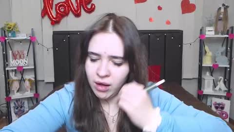 Snapshot of laurahlot chatting on February 13, 1:29 am LauraHlot online show from February 13, 1:29 am