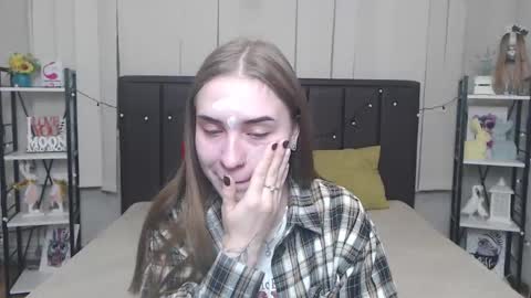 Snapshot of laurahlot chatting on October 13, 5:40 am LauraHlot online show from October 13, 5:40 am