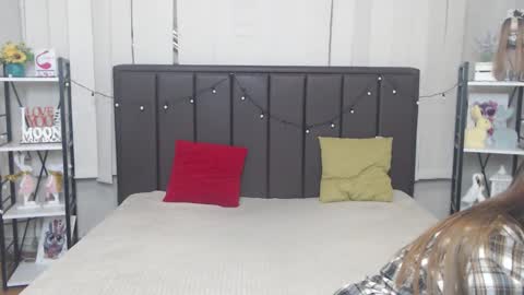 Snapshot of laurahlot chatting on October 19, 5:52 am LauraHlot online show from October 19, 5:52 am