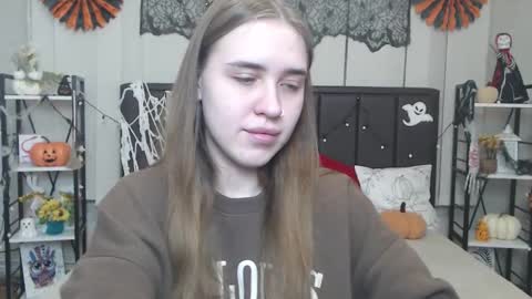 Snapshot of laurahlot chatting on November 10, 6:29 pm LauraHlot online show from November 10, 6:29 pm