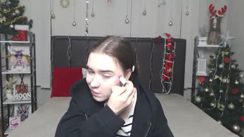 Snapshot of laurahlot chatting on December 15, 8:40 am LauraHlot online show from December 15, 8:40 am