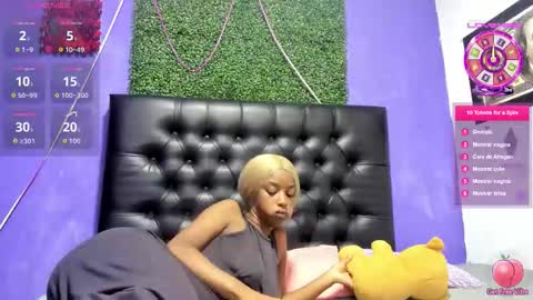 laurahot_699 online show from November 22, 2:27 pm