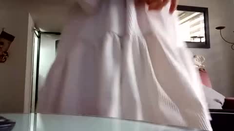 Laura online show from December 10, 9:33 pm