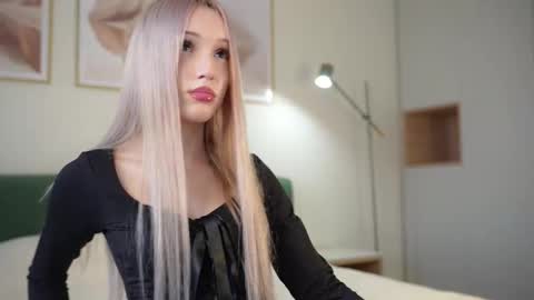 Laura online show from September 19, 8:27 am