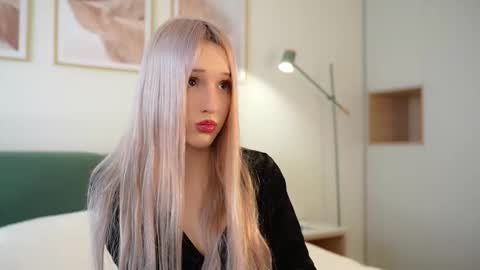 Laura online show from September 22, 8:05 am