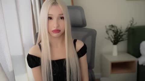 Laura online show from November 8, 8:03 am