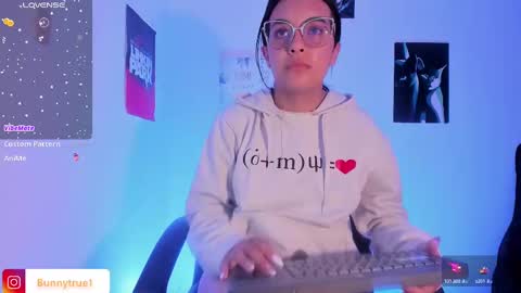 lauraohana online show from February 13, 10:34 am