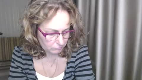 Lauraoven1 online show from December 22, 3:33 pm