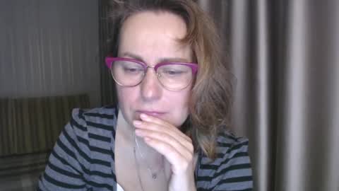 Lauraoven1 online show from December 23, 8:11 am