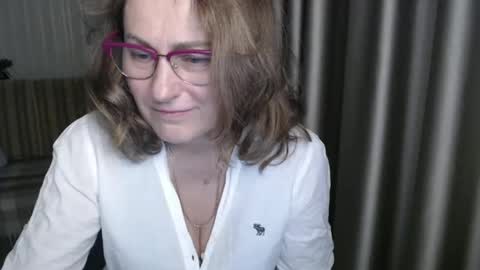 Lauraoven1 online show from December 28, 6:29 pm