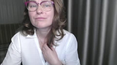 Lauraoven1 online show from January 5, 7:39 pm