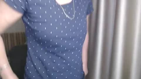 Lauraoven1 online show from January 17, 7:19 am