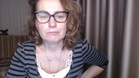 Lauraoven1 online show from February 12, 6:09 pm