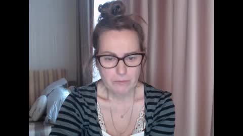 Lauraoven1 online show from February 17, 12:27 pm