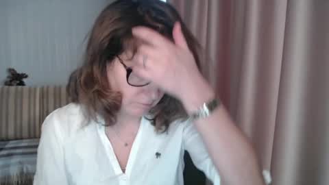 Lauraoven1 online show from February 23, 1:53 pm