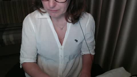 Lauraoven1 online show from March 6, 10:52 am