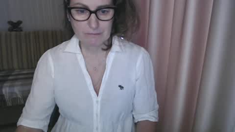 Lauraoven1 online show from March 7, 12:23 pm