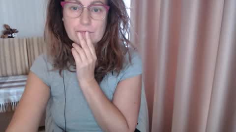 Lauraoven1 online show from October 19, 12:50 pm