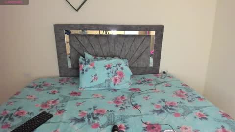 laurasofia01 online show from November 27, 2:02 am