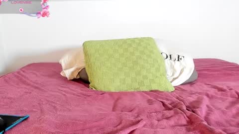 Snapshot of laurasommer chatting on January 18, 12:57 am Laura Lara Sommer online show from January 18, 12:57 am