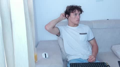 Laureent online show from February 6, 9:38 pm