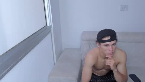 Laureent online show from February 24, 9:20 pm