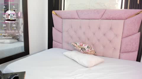 Laurem online show from February 7, 7:38 pm