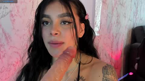 Snapshot of lauren_camila1 chatting on January 30, 9:36 pm Lau online show from January 30, 9:36 pm