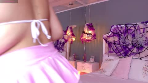 Lauren  online show from October 31, 1:23 pm