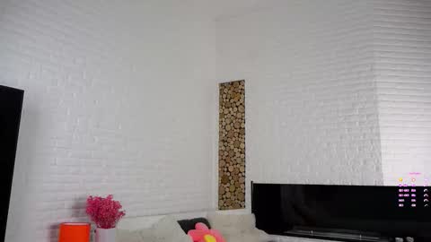 Ellie  online show from November 20, 12:05 pm