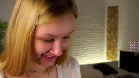 Ellie  online show from December 1, 12:10 pm