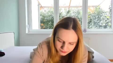 laurendreams online show from November 23, 9:31 am