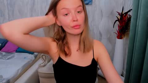 laurennhill online show from September 15, 12:21 am