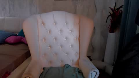 laurennhill online show from September 23, 1:08 am