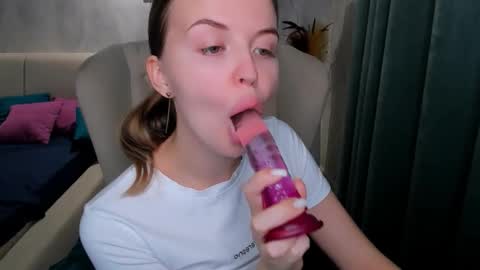 laurennhill online show from November 2, 12:24 am