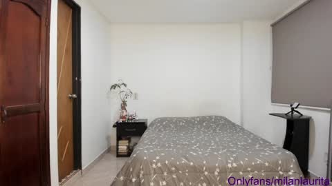 Snapshot of lauritamilan1 chatting on December 24, 1:38 am laura online show from December 24, 1:38 am