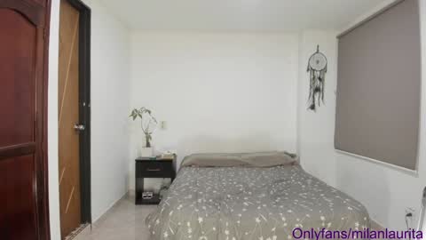 Snapshot of lauritamilan1 chatting on January 30, 8:11 am laura online show from January 30, 8:11 am