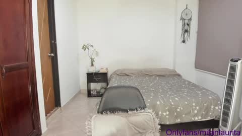 Snapshot of lauritamilan1 chatting on January 31, 8:11 am laura online show from January 31, 8:11 am