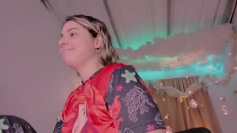 Snapshot of lauu_g chatting on December 21, 6:09 am Lauu G online show from December 21, 6:09 am