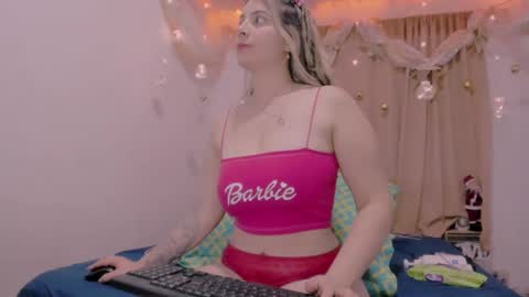 Snapshot of lauu_g chatting on December 27, 4:04 am Lauu G online show from December 27, 4:04 am