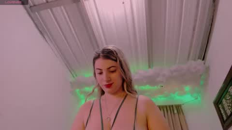 Snapshot of lauu_g chatting on January 8, 3:40 am Lauu G online show from January 8, 3:40 am