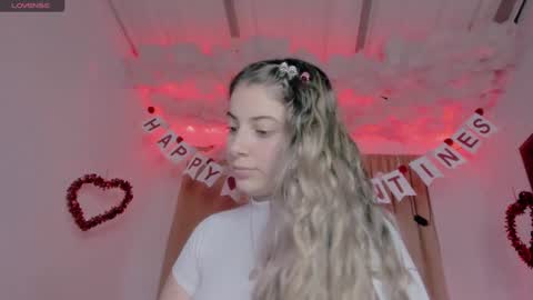 Snapshot of lauu_g chatting on February 4, 5:10 am Lauu G online show from February 4, 5:10 am