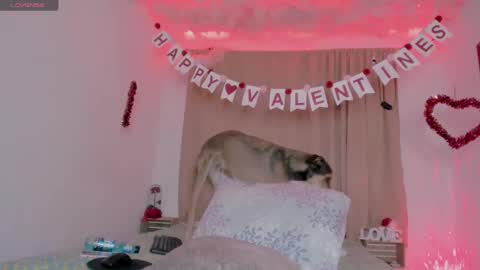 Snapshot of lauu_g chatting on February 4, 8:24 am Lauu G online show from February 4, 8:24 am