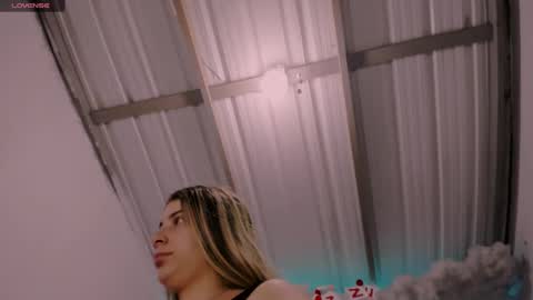 Snapshot of lauu_g chatting on February 22, 3:45 am Lauu G online show from February 22, 3:45 am