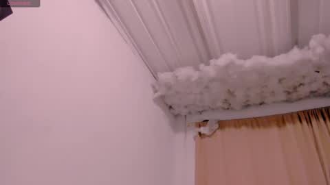 Snapshot of lauu_g chatting on February 25, 3:09 am Lauu G online show from February 25, 3:09 am