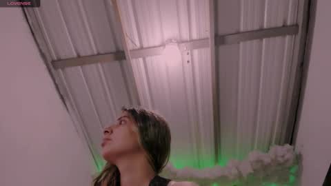 Snapshot of lauu_g chatting on February 27, 2:32 am Lauu G online show from February 27, 2:32 am